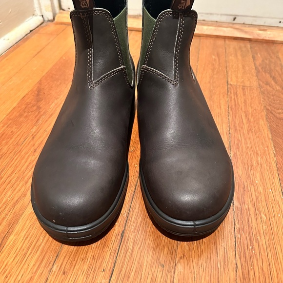 Blundstone Boots with Elastic Panels and Pull Tab (like new condition.) - Picture 6 of 7